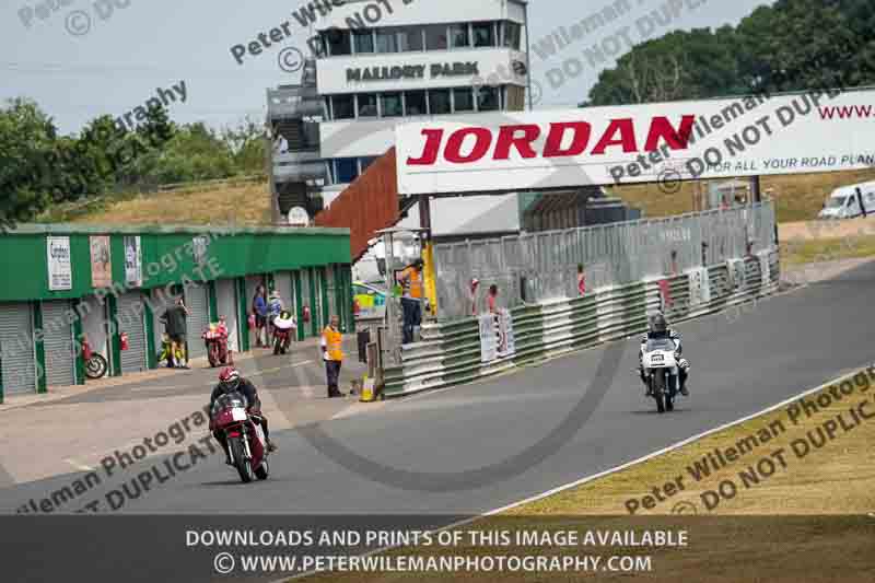 Vintage motorcycle club;eventdigitalimages;mallory park;mallory park trackday photographs;no limits trackdays;peter wileman photography;trackday digital images;trackday photos;vmcc festival 1000 bikes photographs